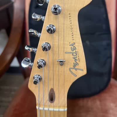 2005 USA Fender Stratocaster Tri-Burst Electric Guitar 7.6 LBS With Gigbag image 3