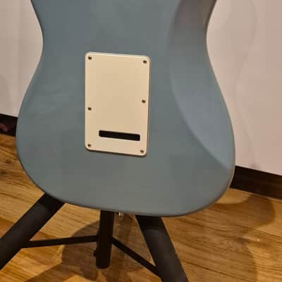 Fender American Professional Stratocaster with Maple Fretboard 2017 - 2019 - Sonic Grey image 5