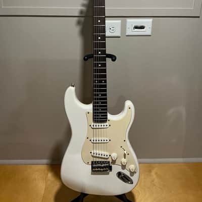 Squier Bullet Series Standard Stratocaster 1995 - 1996 - Arctic White image 1
