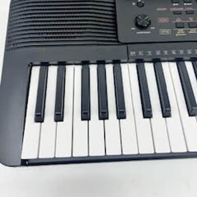 Yamaha PSR-E273 61-Key Arranger Keyboard 2020 - Present - Black image 4
