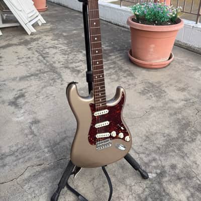 Fender American Vintage '65 Stratocaster 2013 - 2016 - Shoreline Gold with matching headstock image 2