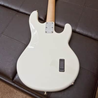 LEFT-HANDED Music Man Stingray 4H bass White image 8