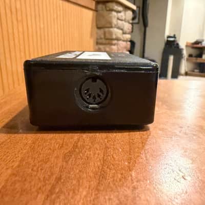 MIDI Solutions MSL THRU 2 Output Active MIDI Thru Box 2010s - Black image 3