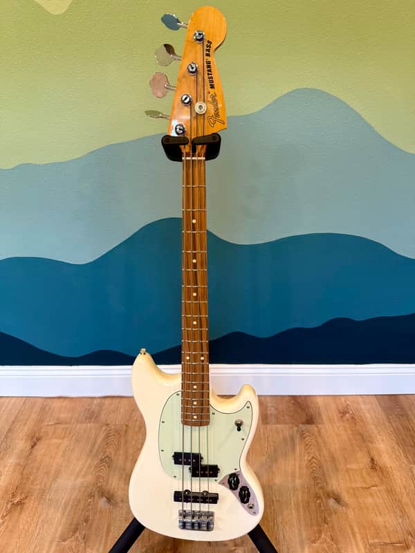 Fender Player Mustang Bass PJ with Pau Ferro Fretboard