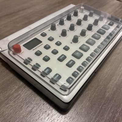 Elektron Model:Samples 2019 - 2020 - White