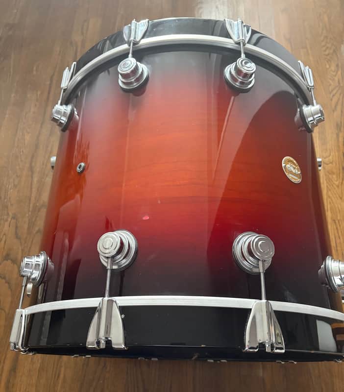 DW Collectors Maple Tobacco Burst LACQUER 18"x22" bass drum - Lacquer image 1
