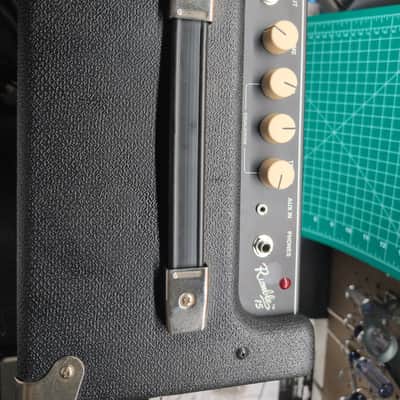 Fender Rumble 15 V3 15-Watt 1x8" Bass Combo 2015 - Present - Black image 2