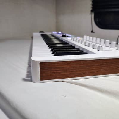 Arturia KeyLab Essential 49 – White MIDI Keyboard Controller – Tested – USB C image 5