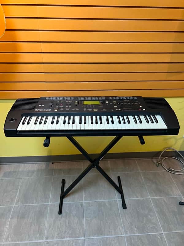 Roland Roland E-68 Intelligent Keyboard 1996 BLACK image 1