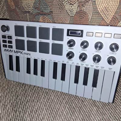 Akai Professional MPK Mini MK3 2023 - Special-Edition Gray image 3