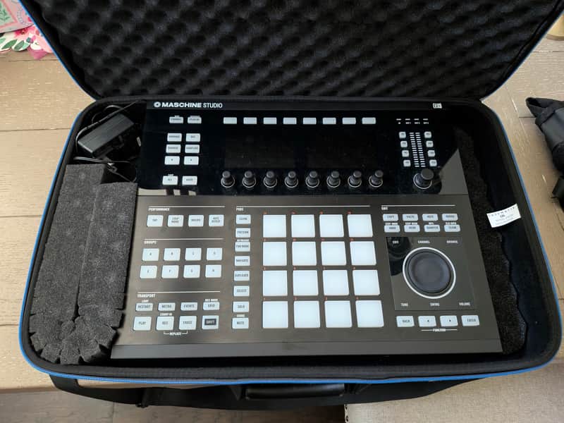 Native Instruments Maschine Studio Bild 1