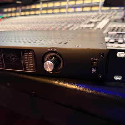 Universal Audio Apollo 16 18x20 Thunderbolt 2 Audio Interface with UAD DSP - Black image 3