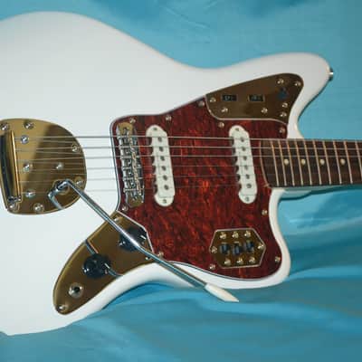 Squier Vintage Modified Jaguar, Duncan Designed Pickups image 3
