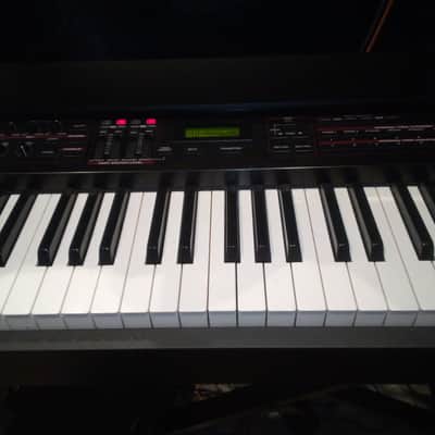 Roland RD-600 88-Key Digital Stage Piano 1997 - 2002 - Black