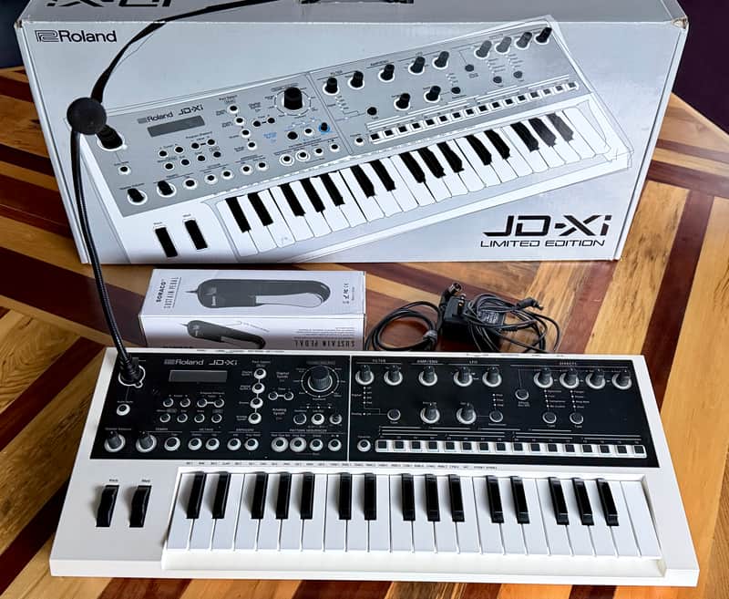 Roland JD-Xi 37-Key Analog/Digital Crossover Synthesizer 2015 - Present - White