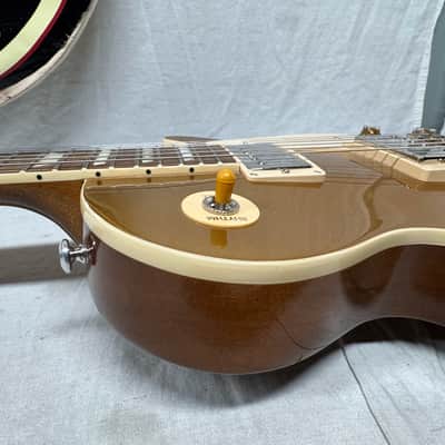 Gibson Les Paul Standard Guitar with Case 2021 - Gold Top goldtop image 23
