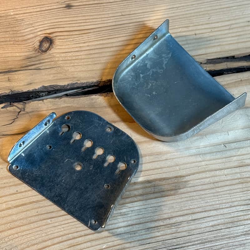 Guitar string retaining tailpiece and cover för japanese style guitars image 1