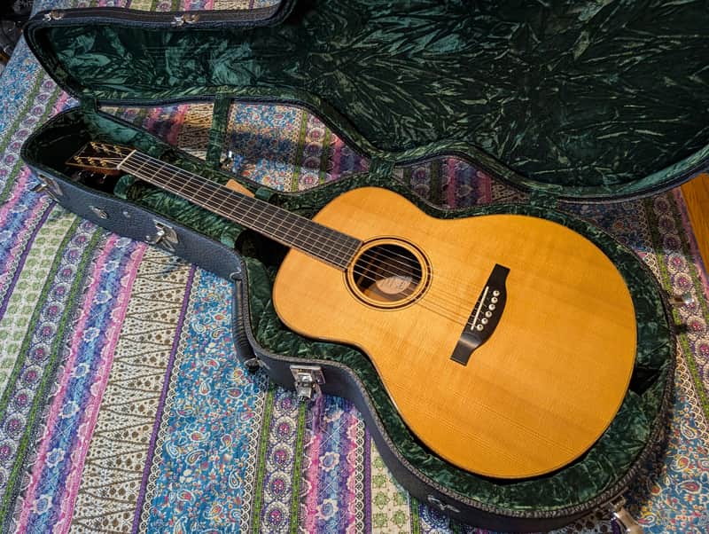 Bourgeois Small Jumbo Custom Hide Glue German Spruce top2013 - Gloss image 1
