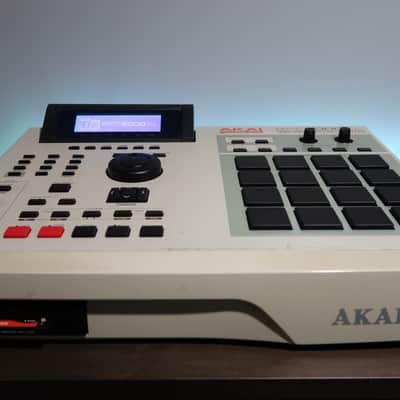 Custom Akai MPC 2000XL - 32MB RAM - 8 Outputs - CF Card Reader - NEW LCD + MORE image 7