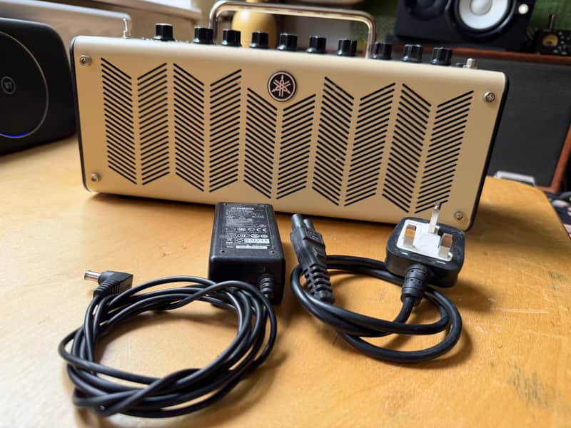 Yamaha THR10 10-Watt 2x3" Stereo Digital Modeling Guitar Combo 2011 - 2018 - Tan image 1