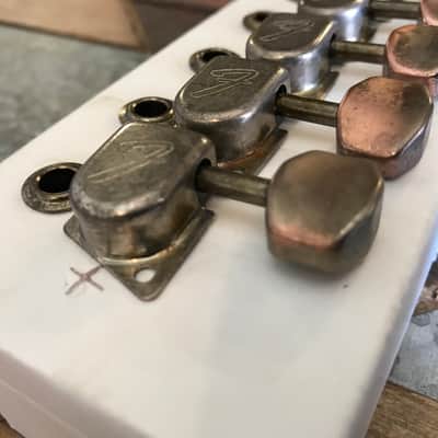 Real Life Relics Fender® Aged Chrome 70's F Tuners (Fender® 0990822100    [K1] image 3