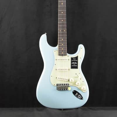 Fender Vintera III Early '60s Stratocaster Sonic Blue Rosewood Fingerboard image 2
