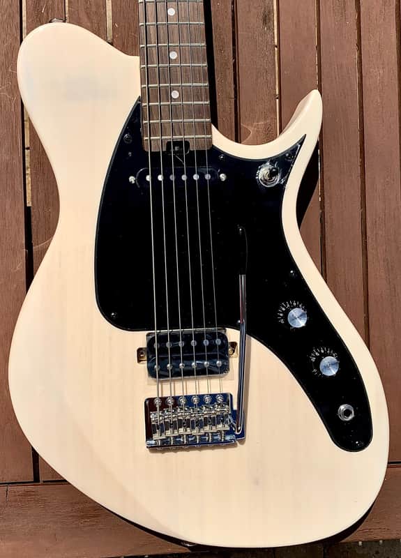 Aria Pro II Jet B'Tone SVW See Through Vintage White Baritone