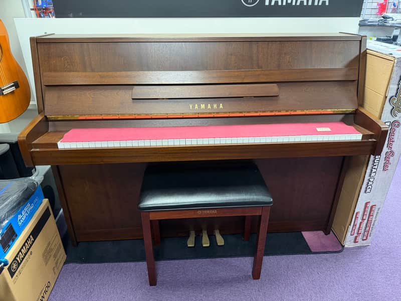 Yamaha E110N Upright Piano c1996-1998 - Mahogany Bild 1