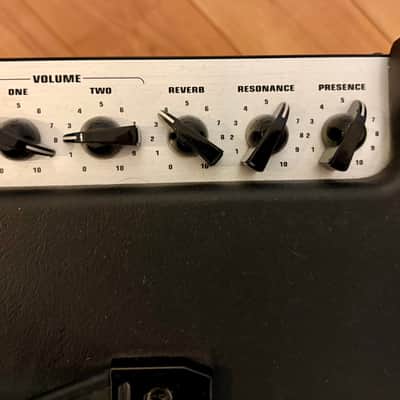 EVH 5150 Iconic Series EL34 2-Channel 15-Watt 1x10" Guitar Combo 2025 - Present - Black image 4