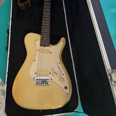 Fender Bullet Deluxe with Rosewood Fretboard 1981 - 1982 - Ivory image 2