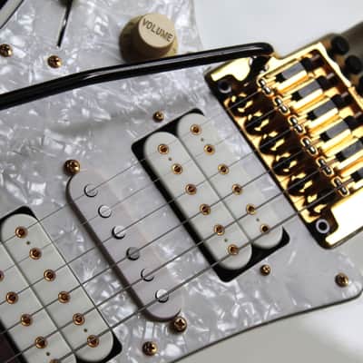 IBANEZ  "JEM7V White (F0713097) with her papers and original Hardcase" 3, 59 KG image 8