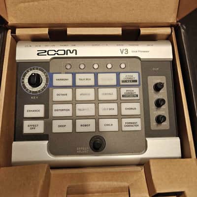 Zoom V3 Vocal Processor 2020 - Present - Silver image 1