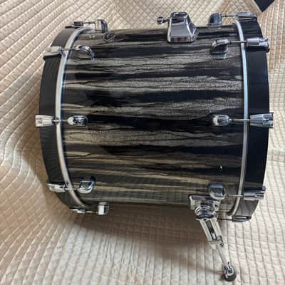 Tama Starclassic Walnut Birch 22” Bass Drum- Black Clouds & Silver Linings 22x18 image 4