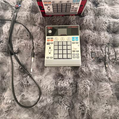 Akai MPC Sample – Excellent Condition + SD Card & iOS Cables Included image 2