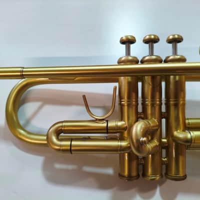 Trompeta Bach Stradivarius 43 lacado mate en perfecto estado image 3