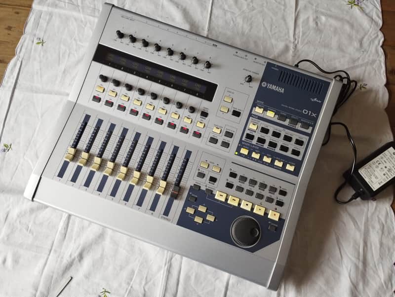 Yamaha 01X mLAN Digital Mixing Studio image 1