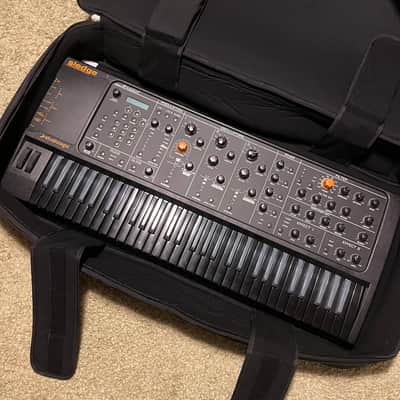 Studiologic Sledge 2.0 Polyphonic Virtual Analog Synthesizer 2010s - Black w/ padded Gator Bag