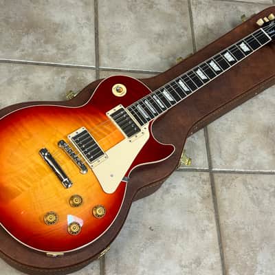 2025 Gibson USA Les Paul Standard '50s Figured Top Electric Guitar Heritage Cherry Sunburst image 2