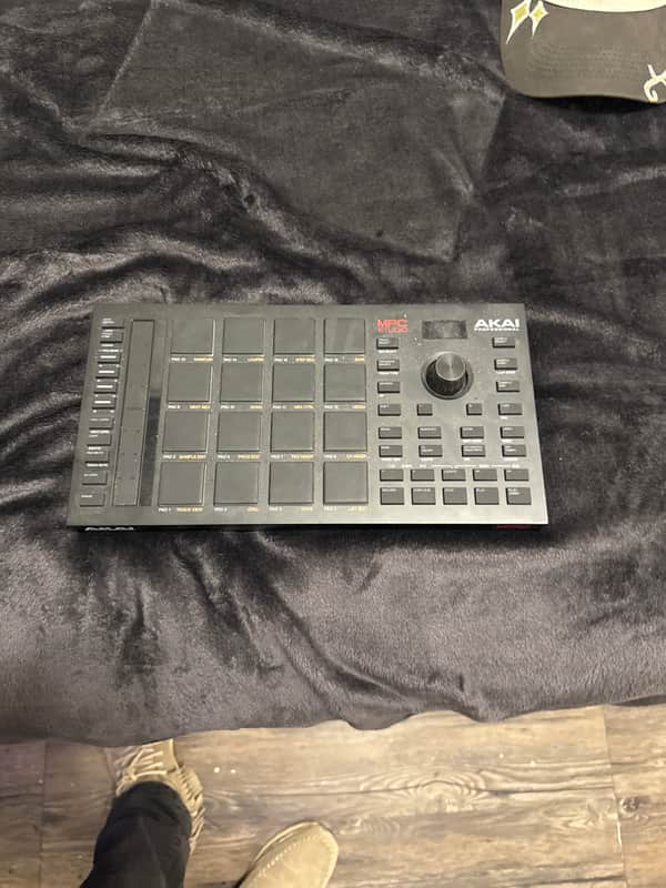 Akai MPC Studio Music Production Controller 2021 - Present - Black image 1