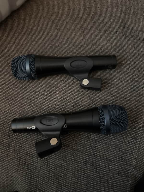 Sennheiser e935 Handheld Cardioid Dynamic Vocal Microphone