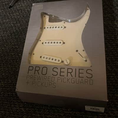 Fender Stratocaster 2004 - Burst image 16