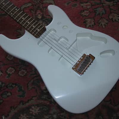 Fender MIM Strat body image 2