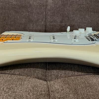 Fender Vintera III Late '60s Stratocaster w/Fender Deluxe bag and Case Candy - 2026 Model in Olympic White image 11