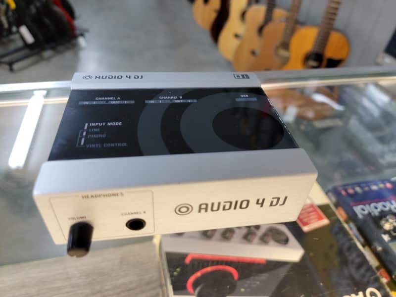 Native Instruments Audio 4 DJ image 1