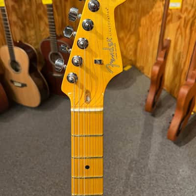 Fender American Professional II Stratocaster HSS with Maple Fretboard 2020 - Present - 3-Color Sunburst image 3
