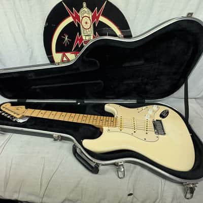 Fender American Standard Stratocaster Guitar with Case 2005 - Olympic White / Maple neck image 1