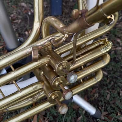 Conn 36K Sousaphone Fiberglass With Brass Bell (Hybrid) - Lacquer image 4