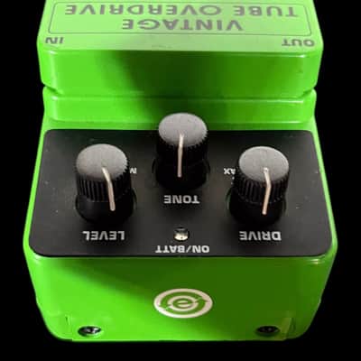 Behringer TO800 Vintage Tube Overdrive 2010s - Green X9027 image 3