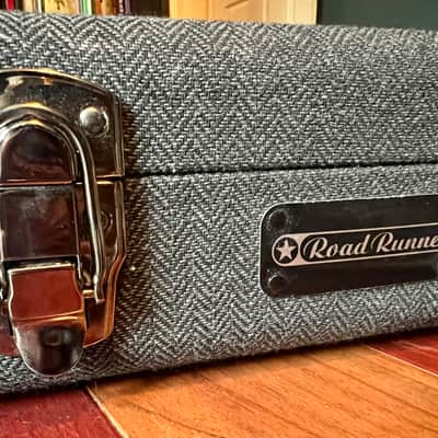 Schecter C-1 Platinum w/ Road Runner hardshell case image 14