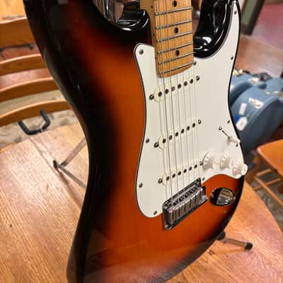 1994 Fender 40th Anniversary American Standard Stratocaster with Maple Fretboard Brown Sunburst image 5